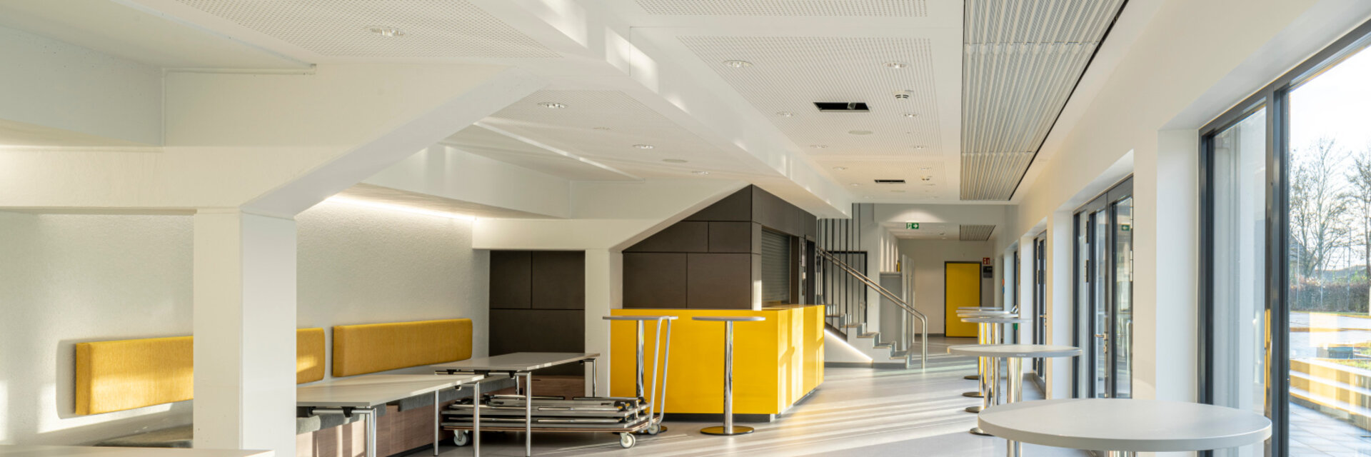 Zehnder ZFP - foyer sportovní haly