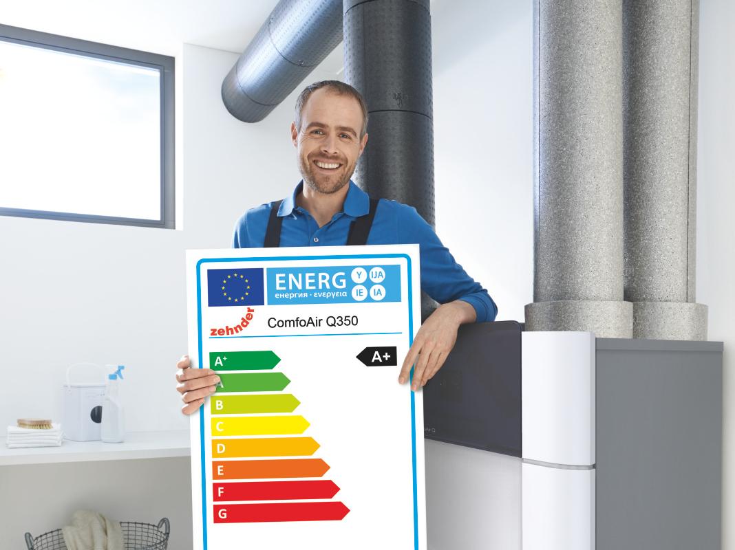 Zehnder_CSY_Shooting_Engery_label_installer_basement Energetický štítek pro větrací jednotku Zehnder ComfoAir Q