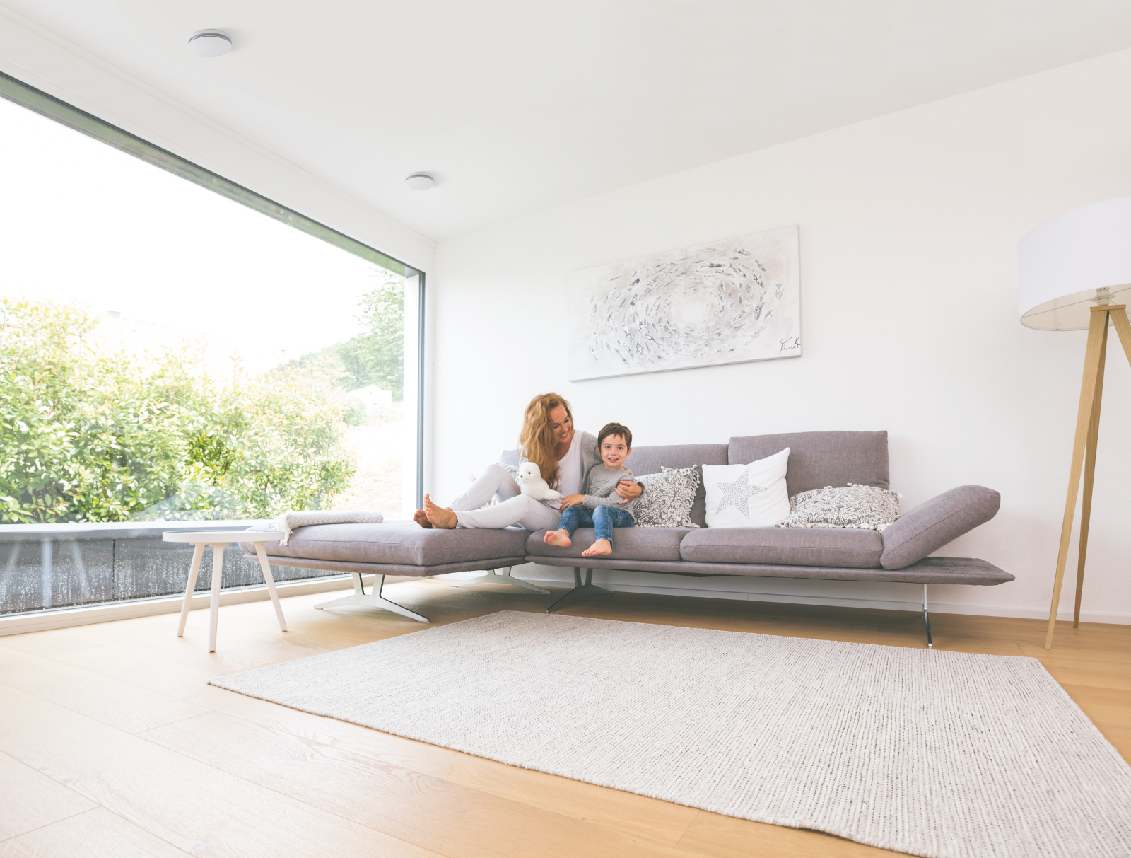 ComfoValve Luna S, Luna S, supply air valve, design valve, living, woman, child, couch, fresh air, house, private garden