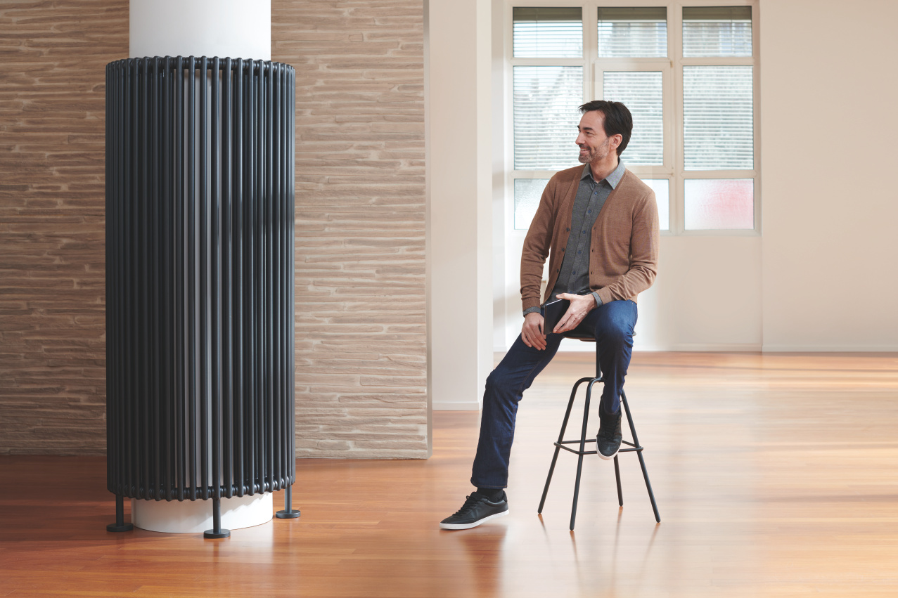 Zehnder-RAD-V0119-Create-charleston_planer_quer_ipad-klein_01 Photograph Zehnder Charleston Decorative radiator Side view