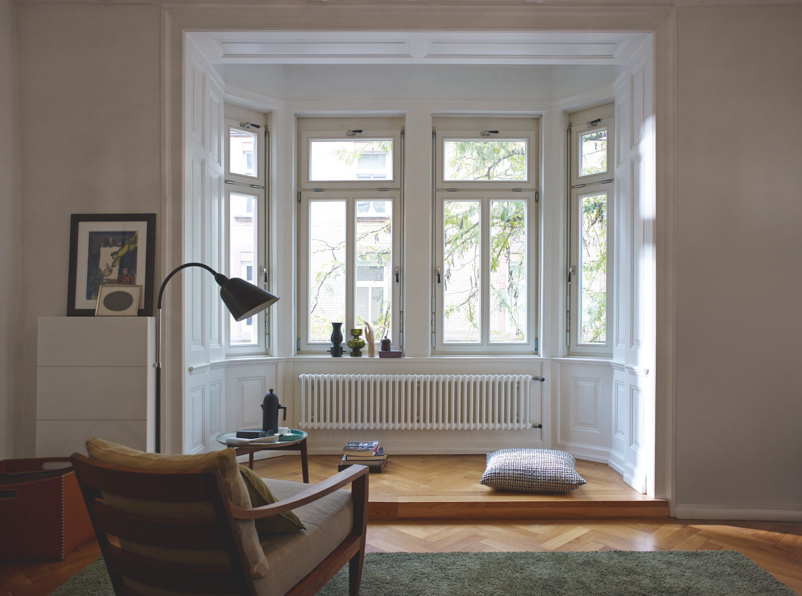 Zehnder_RAD_Charleston-Retrofit-HY_2041_37_RAL9016_wohnen Rendering Decorative radiator Front view