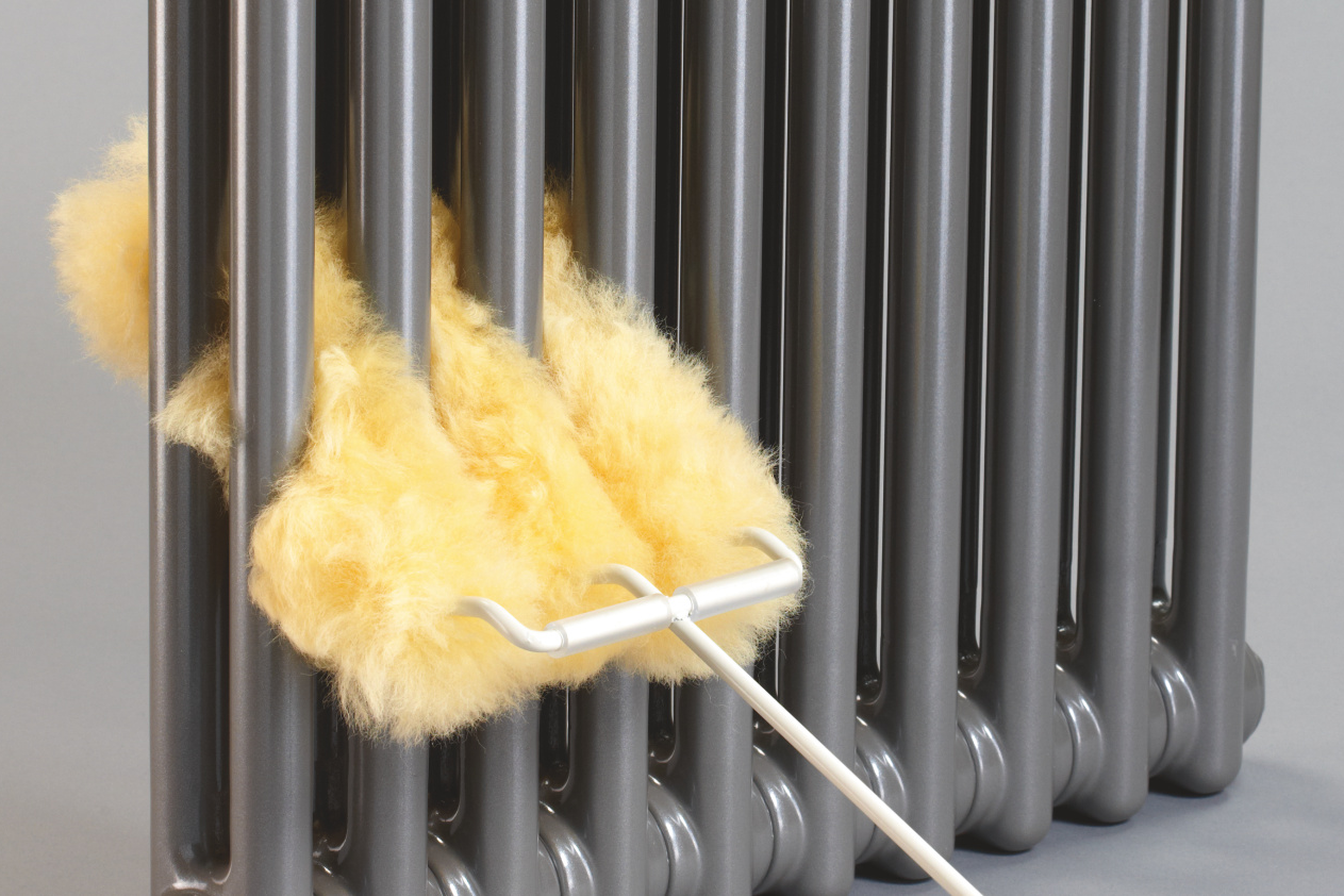 Zehnder_RAD_lambswool cleaning brush_cleaning_1,93z1 Focus Zehnder Charleston Decorative radiator Side view