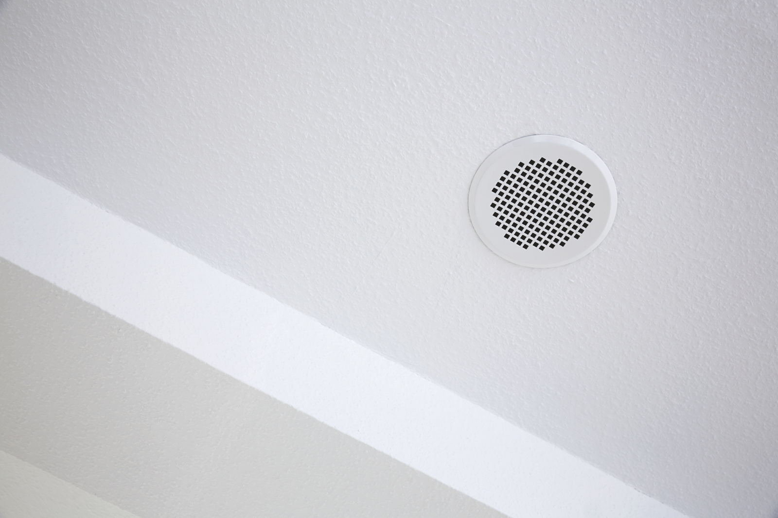 Reference Comfortable indoor ventilation Front view