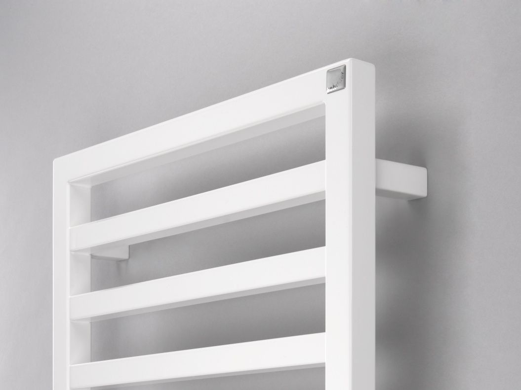 Zehnder_RAD_Quaro_0330 Cut-Out Zehnder Quaro - MX Decorative radiator Side view