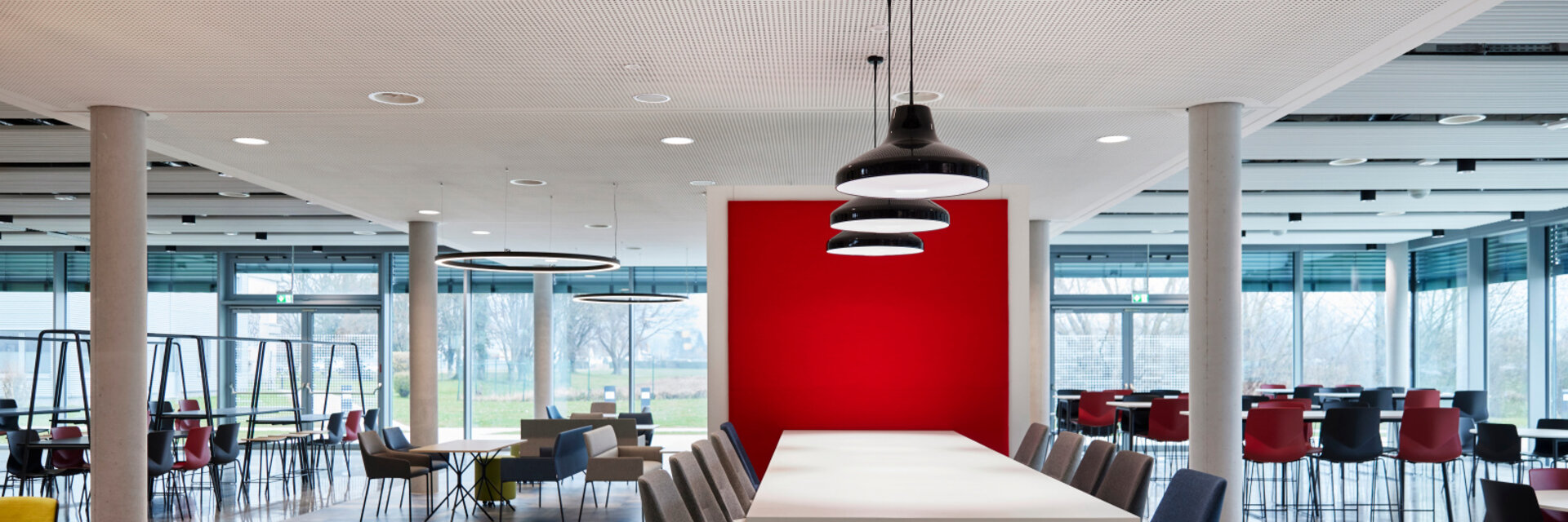 Klimatické stropy využitelné v kancelářských a rezidenčních objektech.