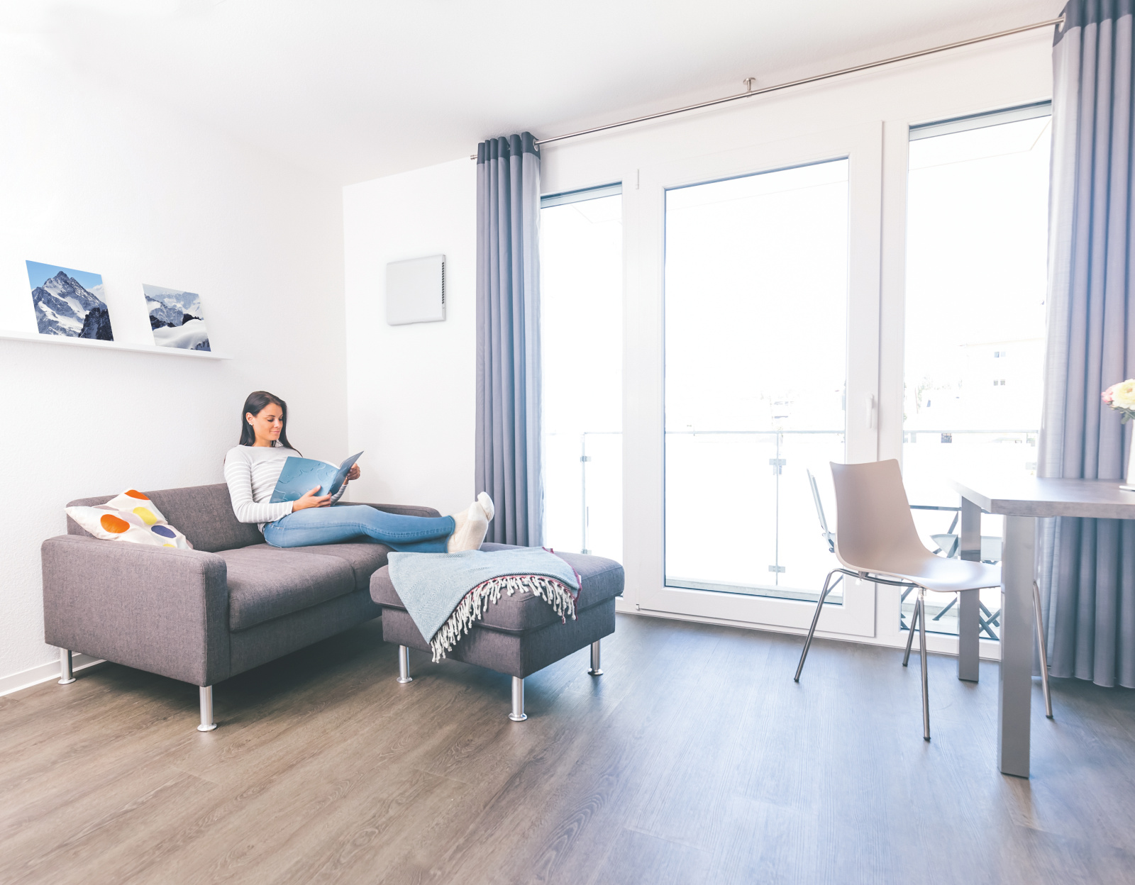 ComfoSpot50, CS50, decentral units, student, couch