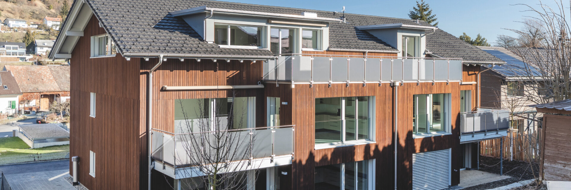 Bytový dům pro účely porovnání větrání okny a komfortním systémem