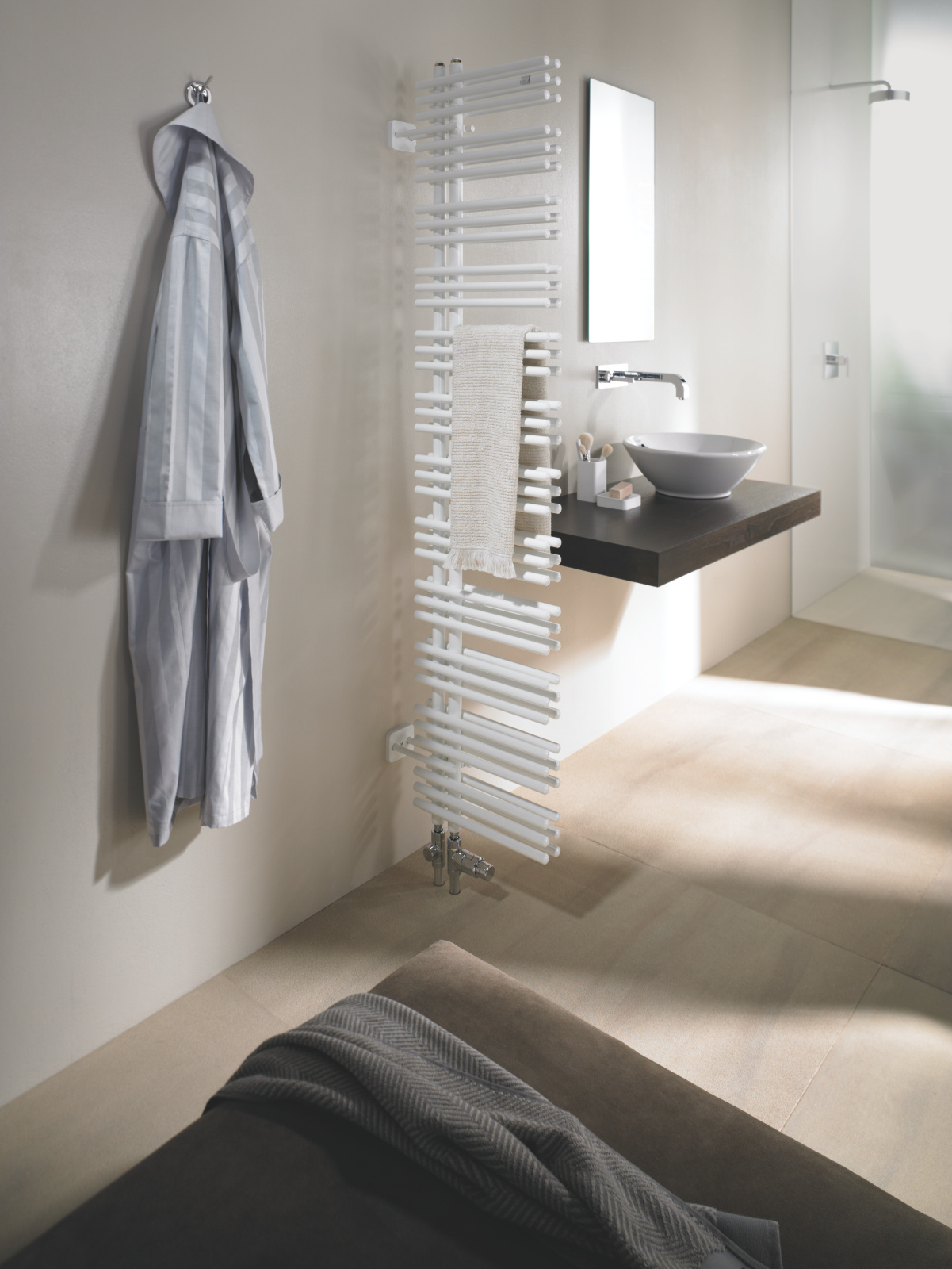 Rendering Zehnder Yucca Asym Decorative radiator Front view