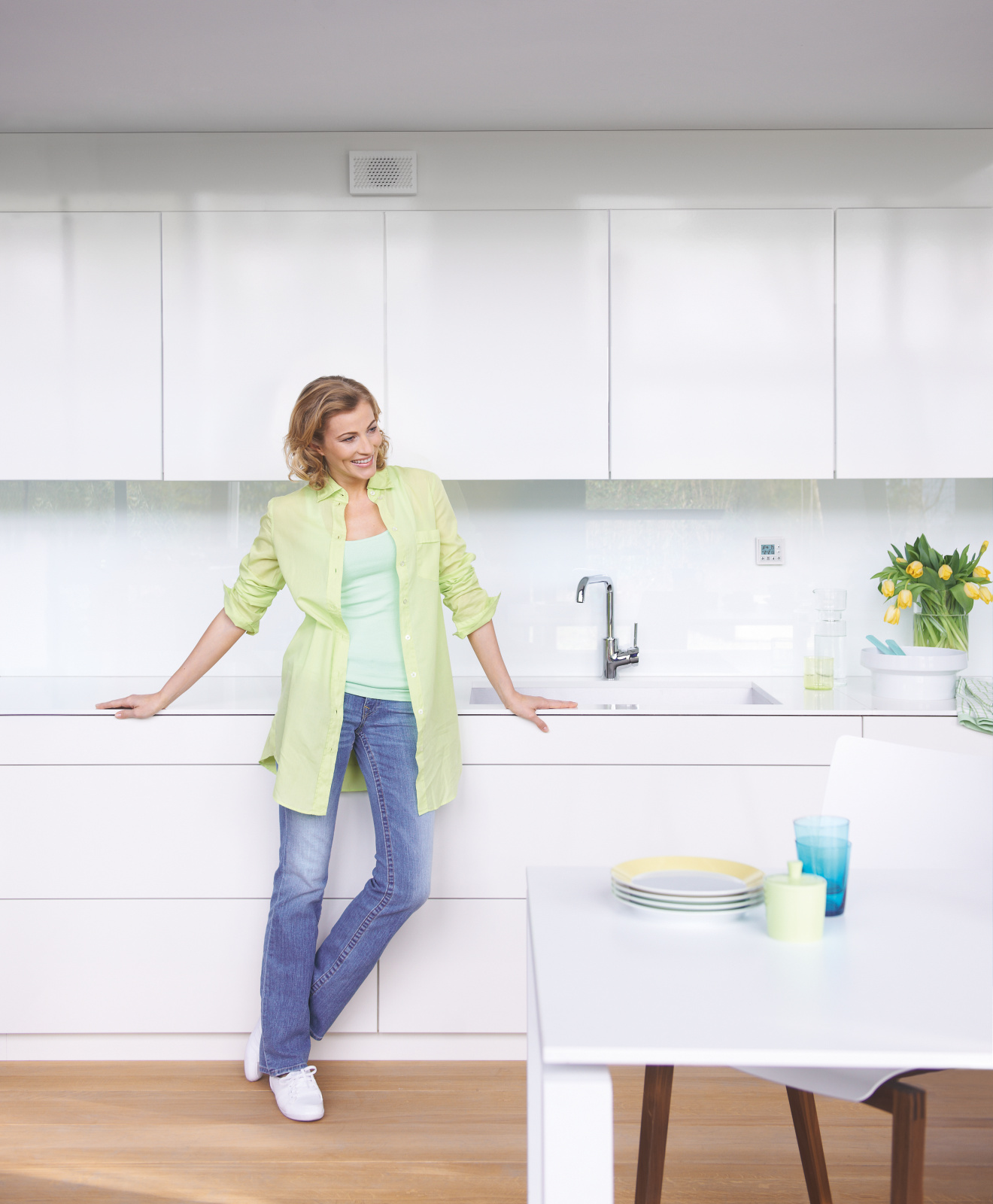 Key Visual Zehnder ComfoGrid Reno Comfortable indoor ventilation Front view